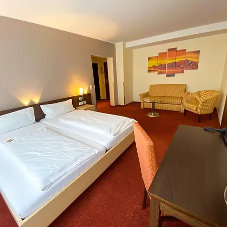 Phoenix Hotel 4*